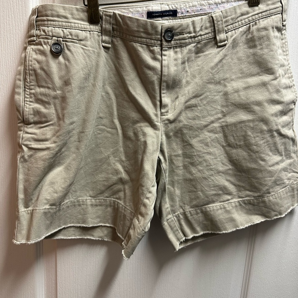 Tommy Hilfiger Tan Women's shorts size 12/ NWOT A217